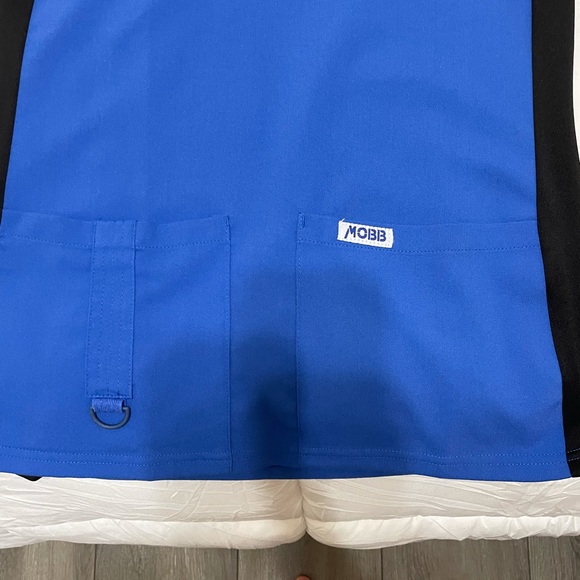 MOBB Scrub Top - Picture 3 of 4